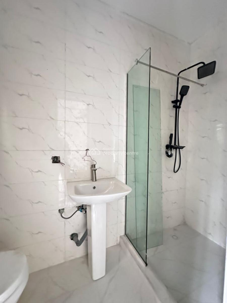 Well Built 2 Bedroom Apartment, Lekki Phase 2, Lekki, Lagos, Flat / Apartment for Sale