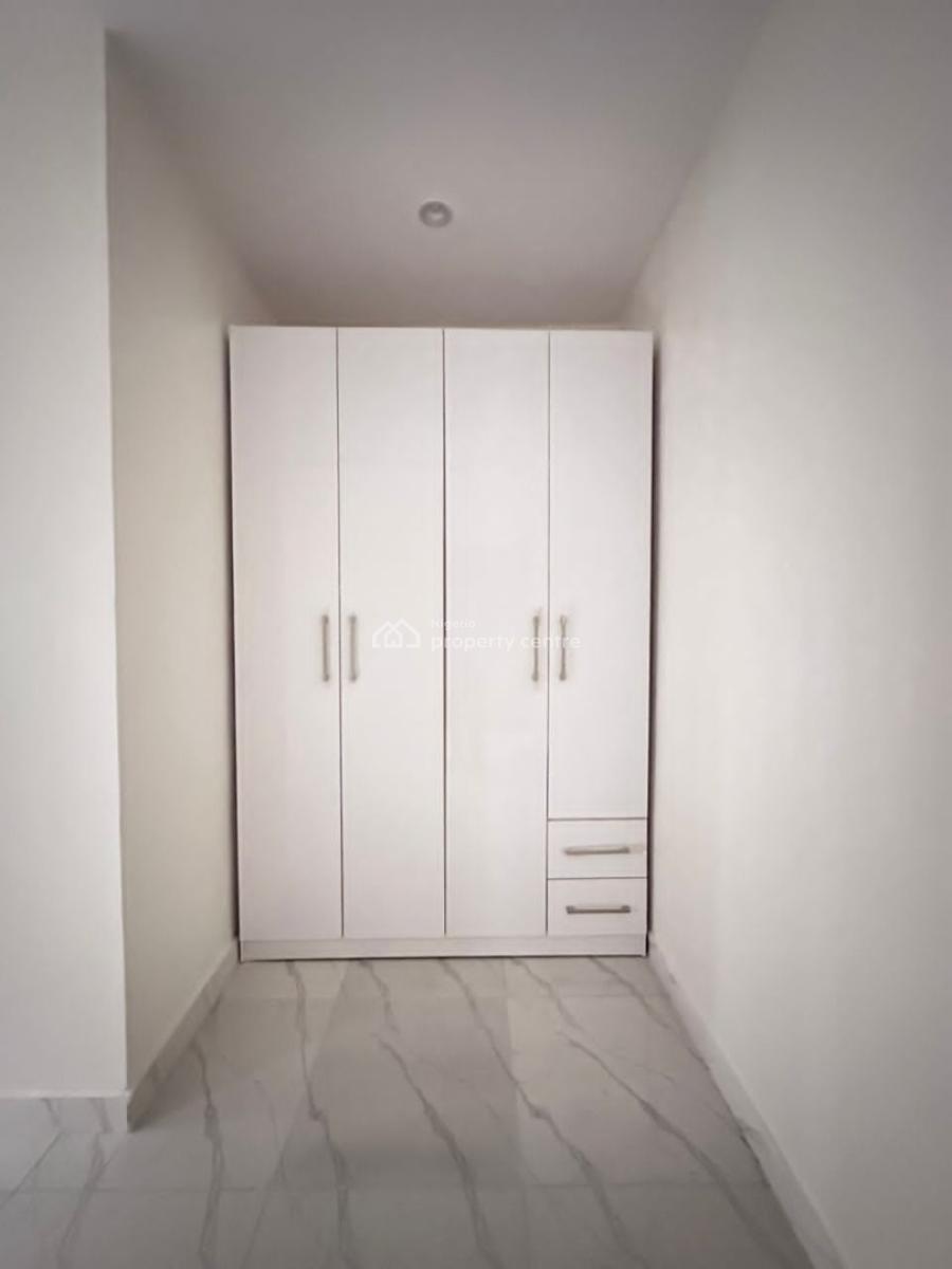 Well Built 2 Bedroom Apartment, Lekki Phase 2, Lekki, Lagos, Flat / Apartment for Sale