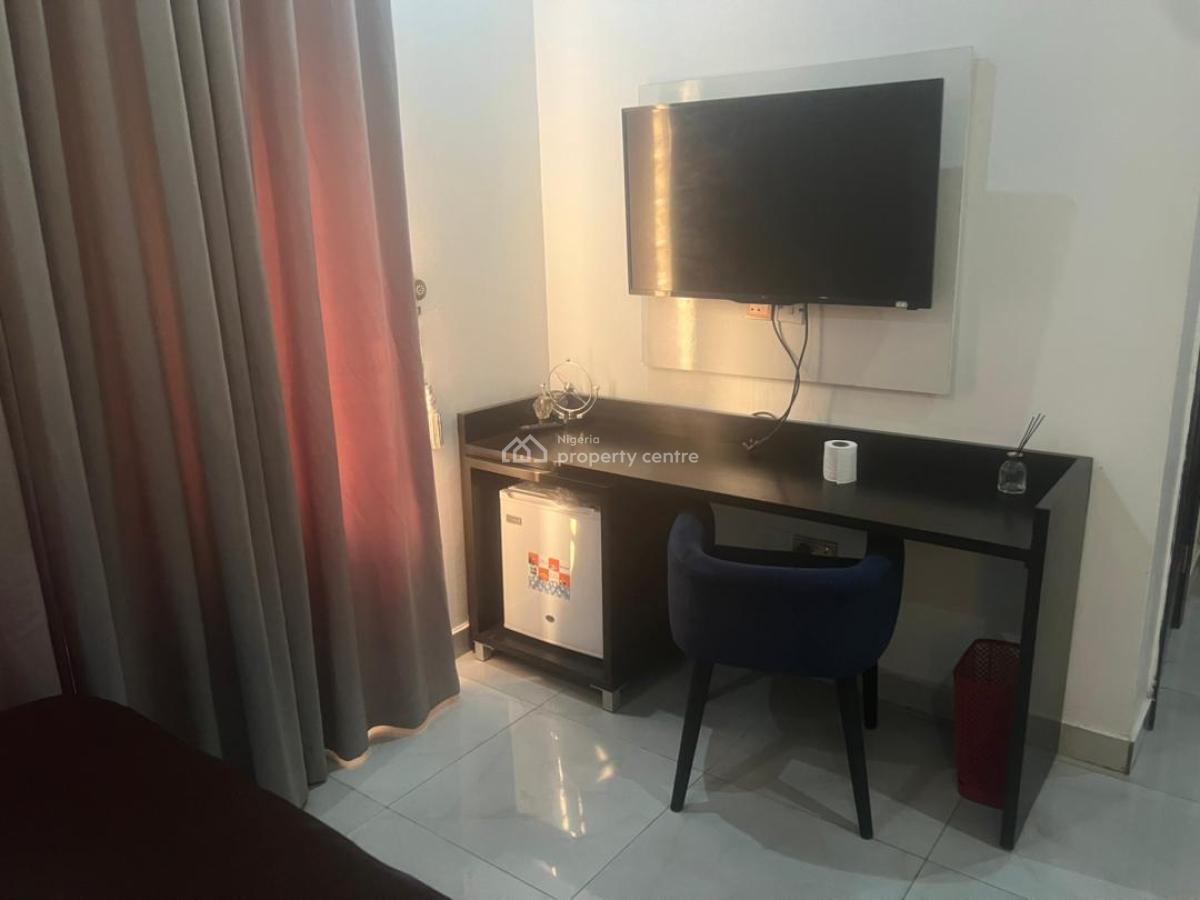 4 Unit 2 Bedroom Apartment and 2 Unit of 1 Bedroom Apartment, Lekki Phase 1, Lekki, Lagos, Flat / Apartment for Sale