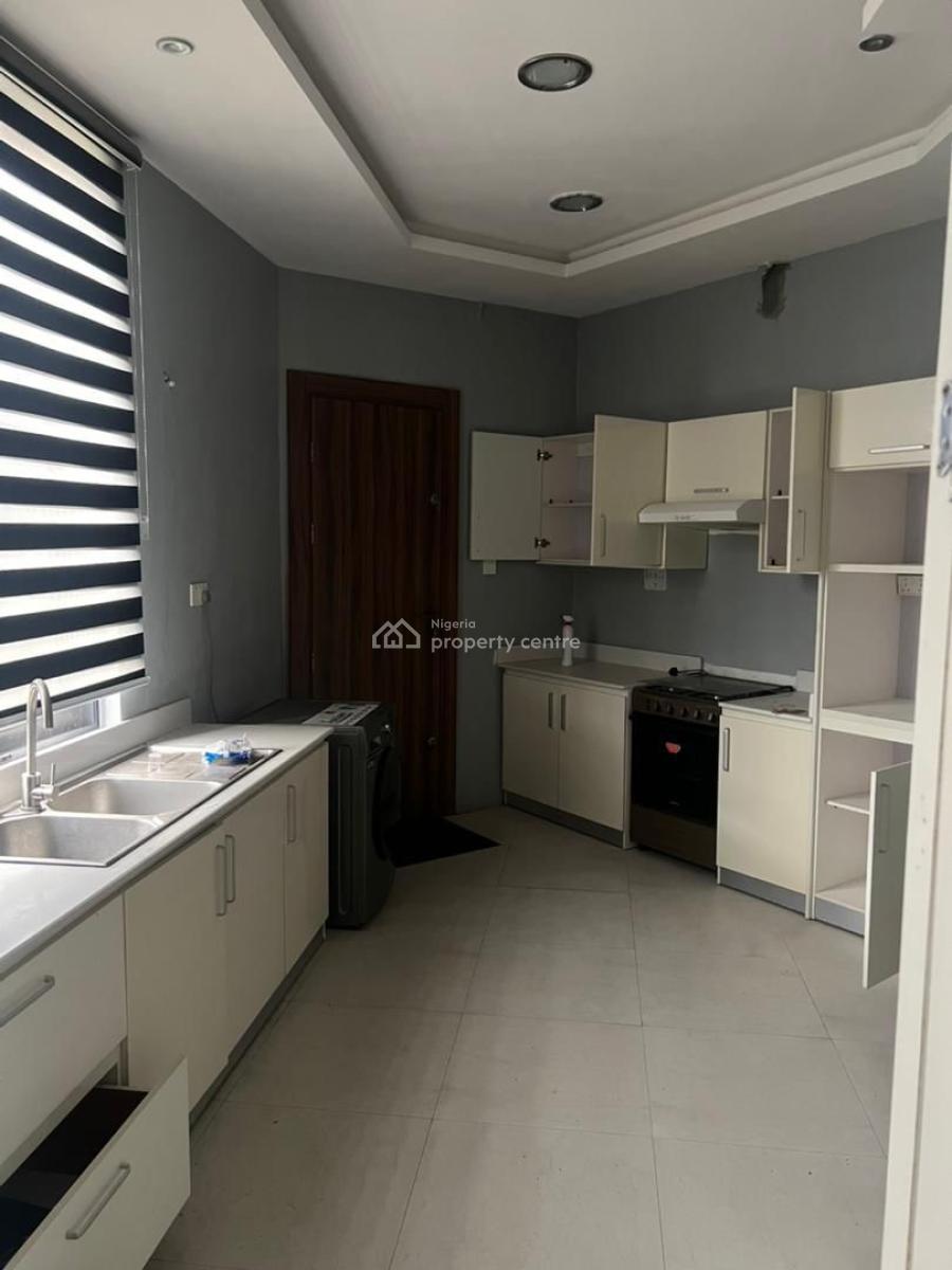 Spacious 3 Bedroom Apartment with Bq, Swimming Pool & Gym, Lekki Phase 1, Lekki, Lagos, Flat / Apartment for Rent