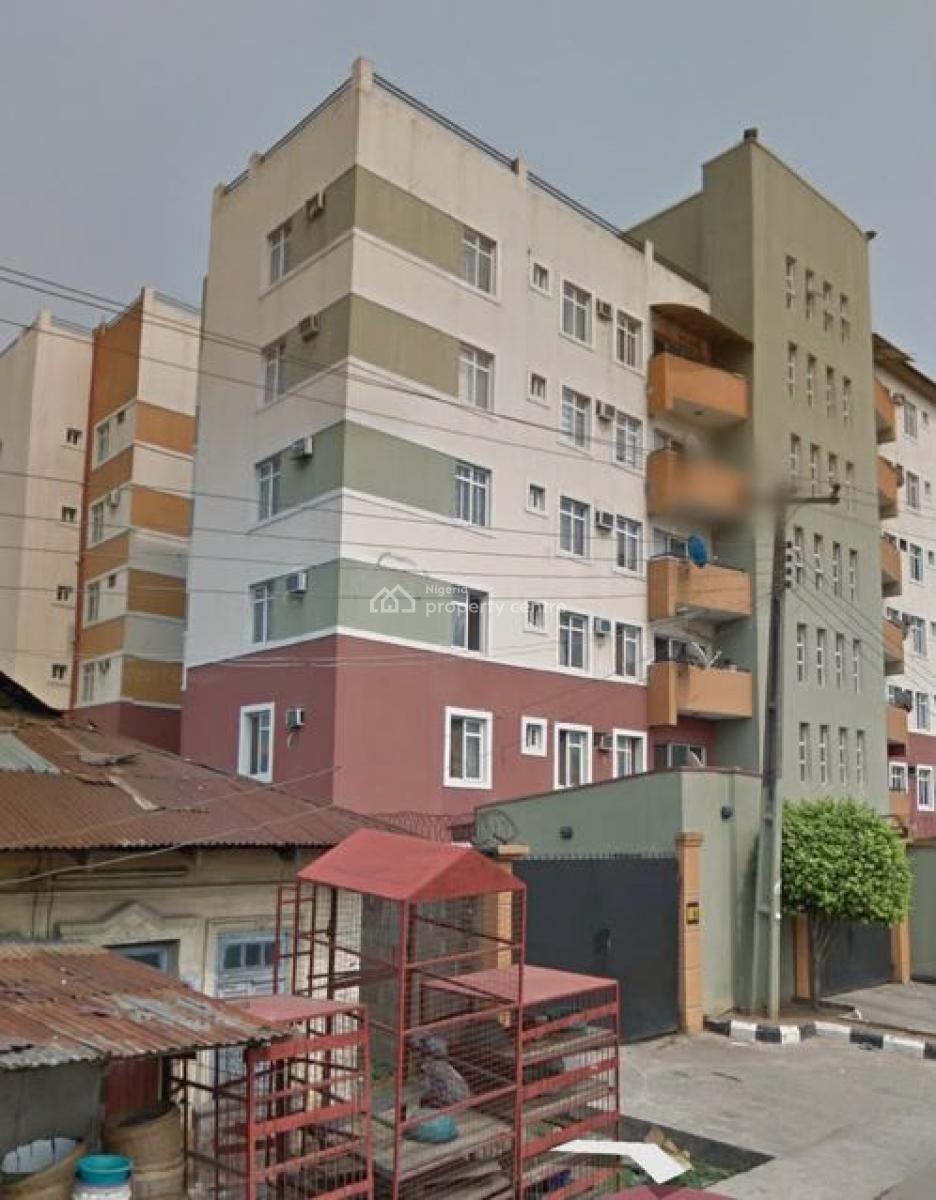 Spacious 3 Bedroom Flat, Ebute Metta West, Yaba, Lagos, Flat / Apartment for Rent