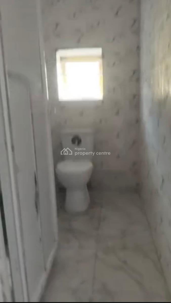 3 Bedroom Flat Downstairs All En-suite in a Calm Decent, Off Kilo, Surulere, Lagos, Flat / Apartment for Rent
