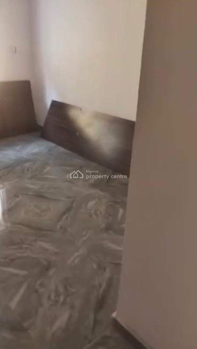 3 Bedroom Flat Downstairs All En-suite in a Calm Decent, Off Kilo, Surulere, Lagos, Flat / Apartment for Rent