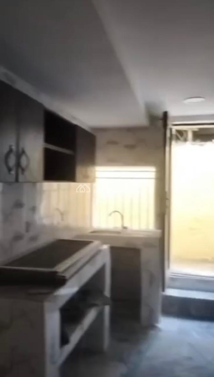 3 Bedroom Flat Downstairs All En-suite in a Calm Decent, Off Kilo, Surulere, Lagos, Flat / Apartment for Rent