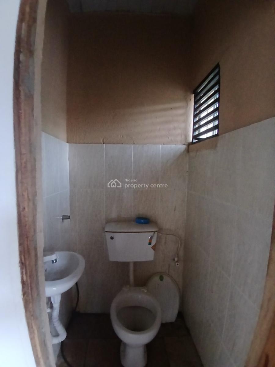 Well Maintained Mini Flat Downstairs with 2 Toilets, Gated Estate at Okera Nla, Off Ado Road Ajah, Oke Ira, Ajah, Lagos, Mini Flat (room and Parlour) for Rent