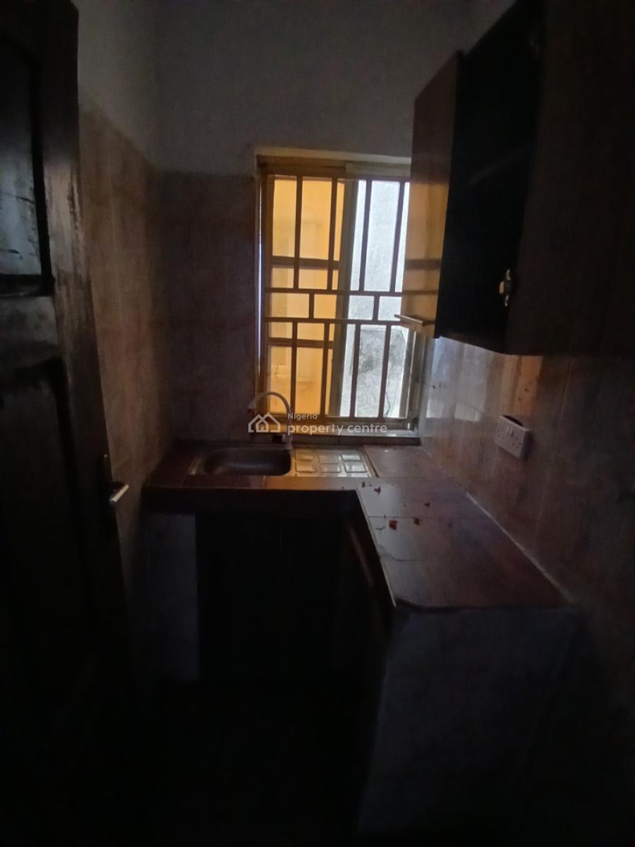 Well Maintained Mini Flat Upstairs, Okera Nla Off Ado Road, Ajah, Ajah, Lagos, Mini Flat (room and Parlour) for Rent