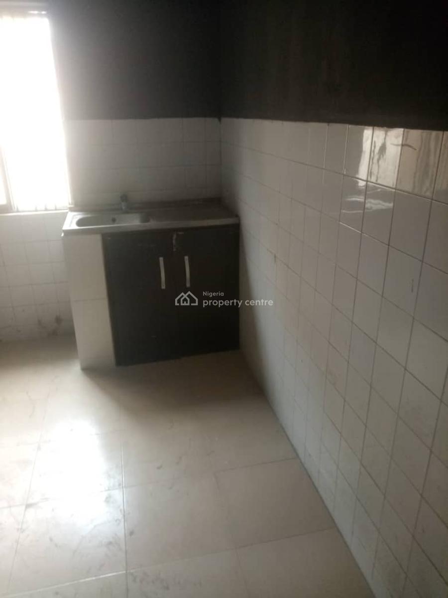Spacious 4 Bedroom Flat, Ojodu, Lagos, Flat / Apartment for Rent