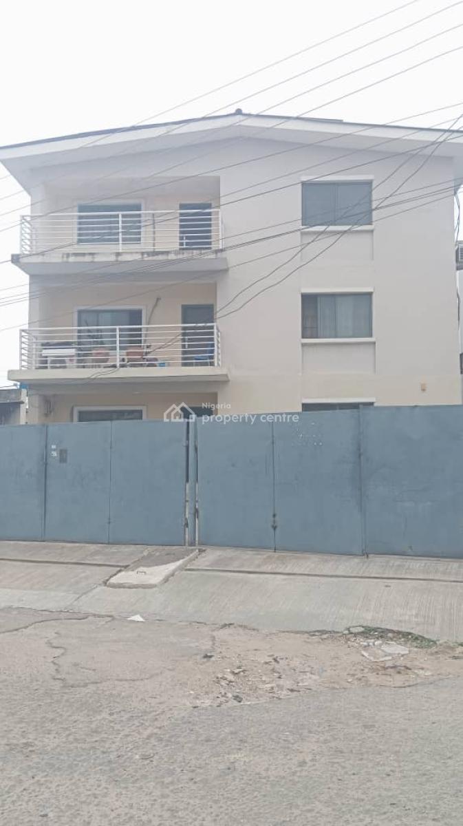 a Well Maintained 3bdrm Flat Upstairs with 3 Toilets  & 3 Bathroom, Maryland Mende Lagos, Mende, Maryland, Lagos, Flat / Apartment for Sale