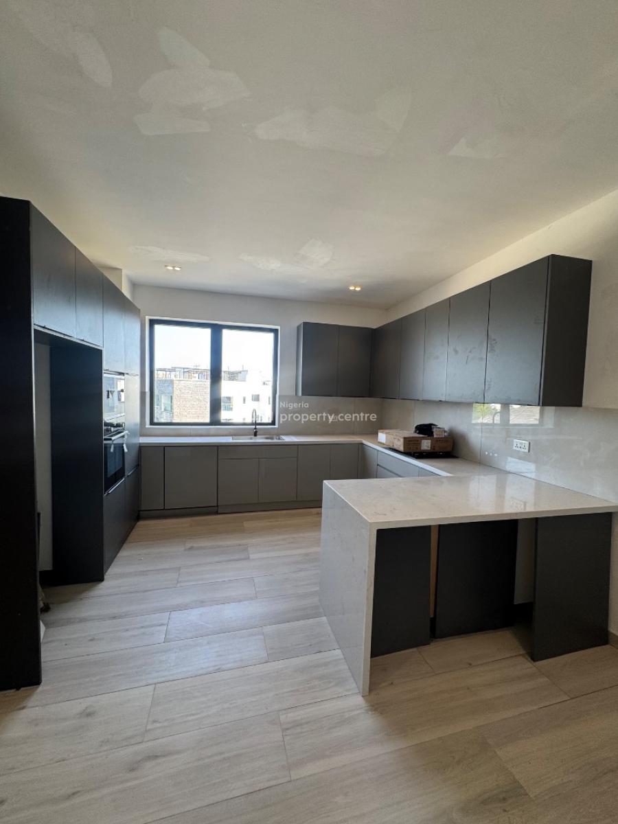 Inisde a 4 Bedroom Apartment in Ikoyi, Ikoyi, Lagos, Flat / Apartment for Sale