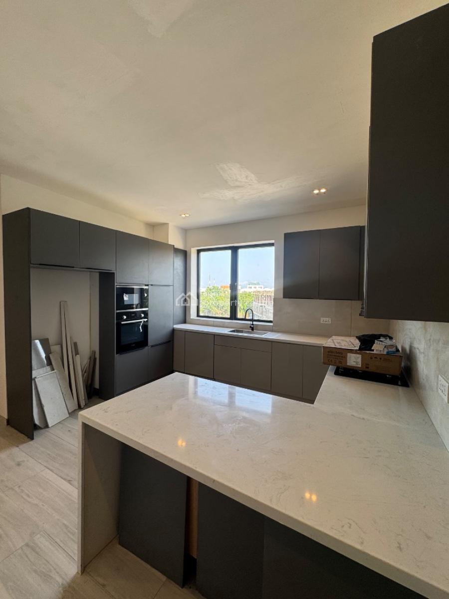 Inisde a 4 Bedroom Apartment in Ikoyi, Ikoyi, Lagos, Flat / Apartment for Sale
