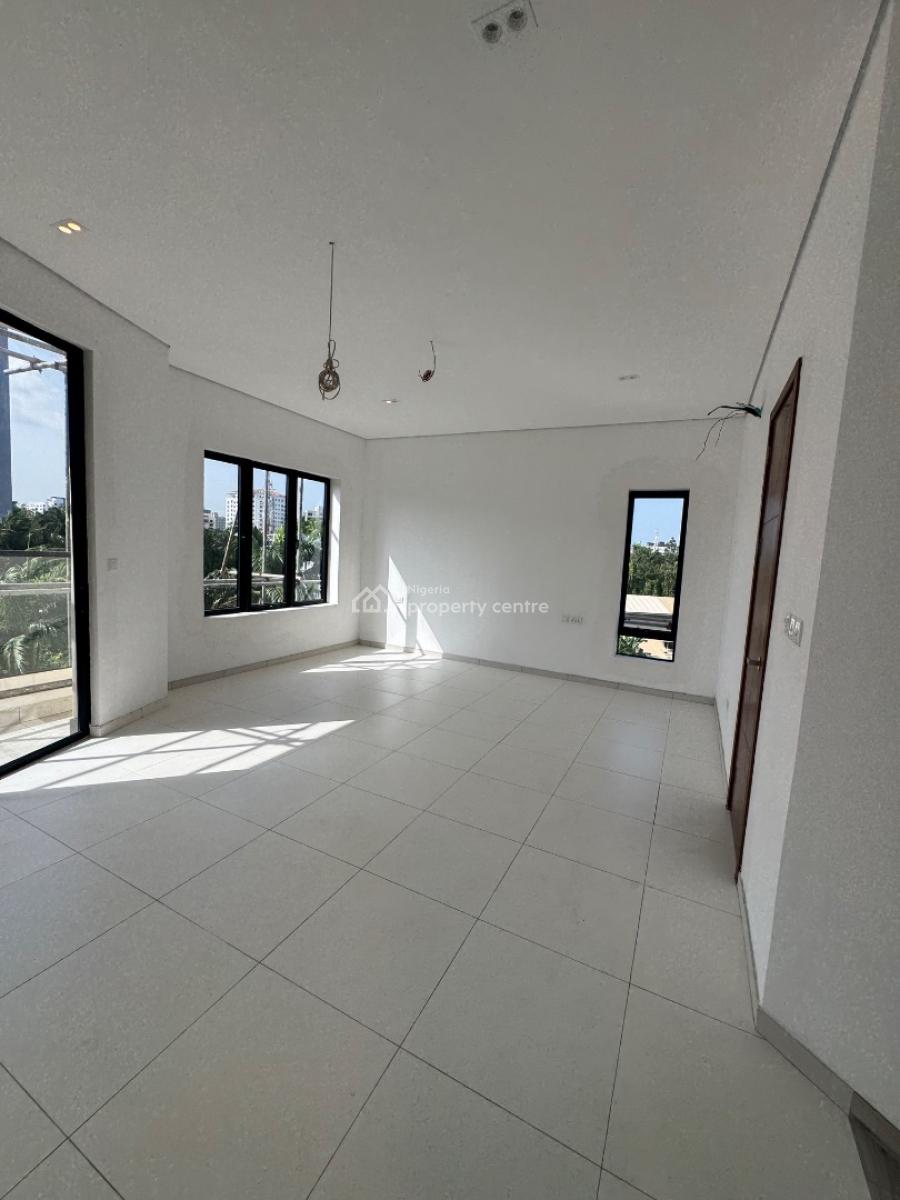 Inisde a 4 Bedroom Apartment in Ikoyi, Ikoyi, Lagos, Flat / Apartment for Sale