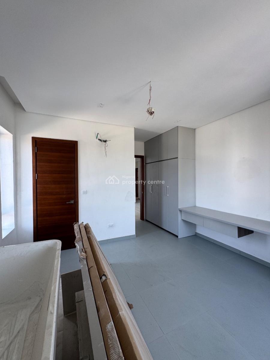 Inisde a 4 Bedroom Apartment in Ikoyi, Ikoyi, Lagos, Flat / Apartment for Sale