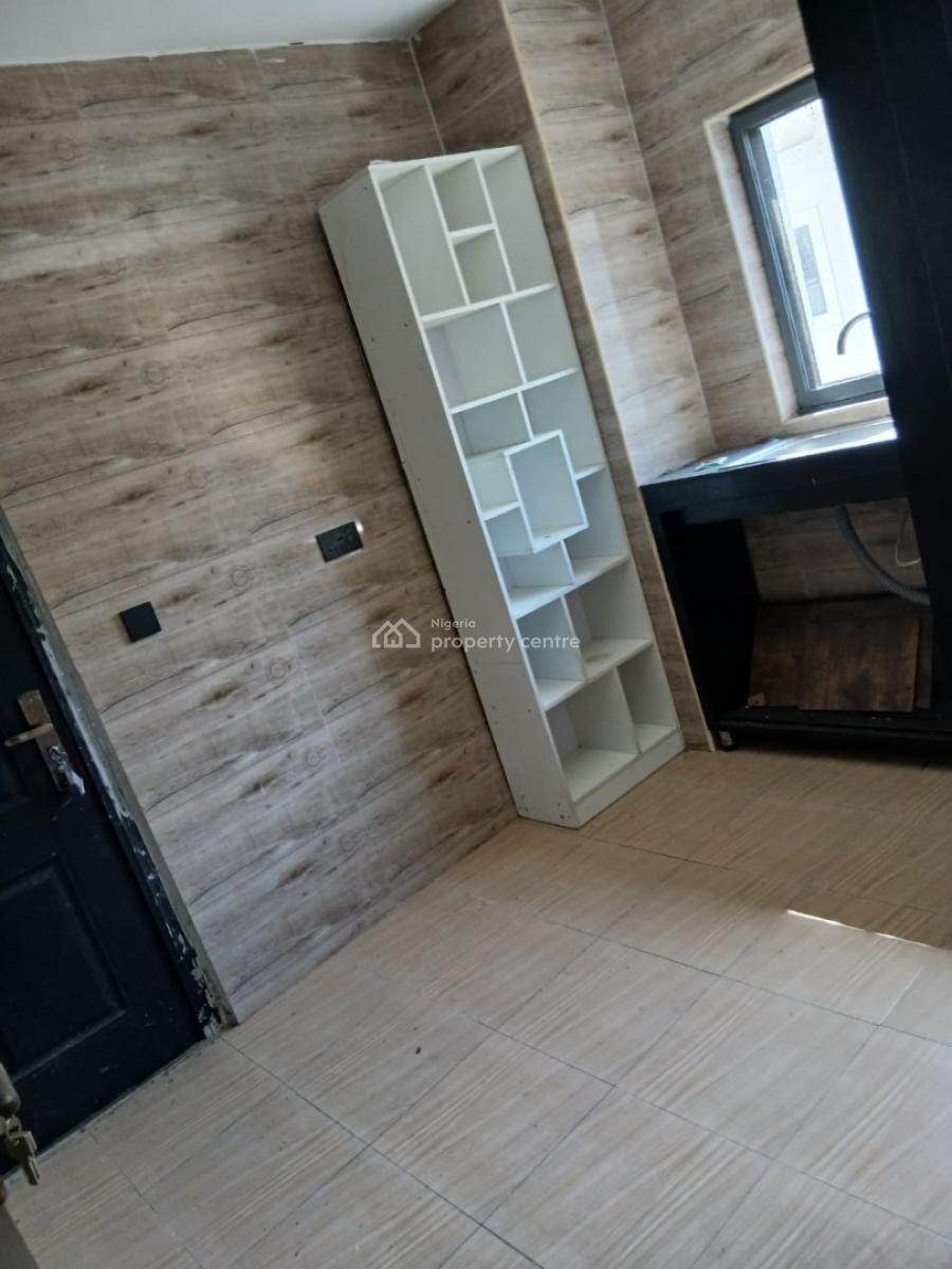 a Very Beautiful and Massive 3 Bedroom Flat, Fara Park Phase2 Sangotedo Ajah, Sangotedo, Ajah, Lagos, Flat / Apartment for Sale