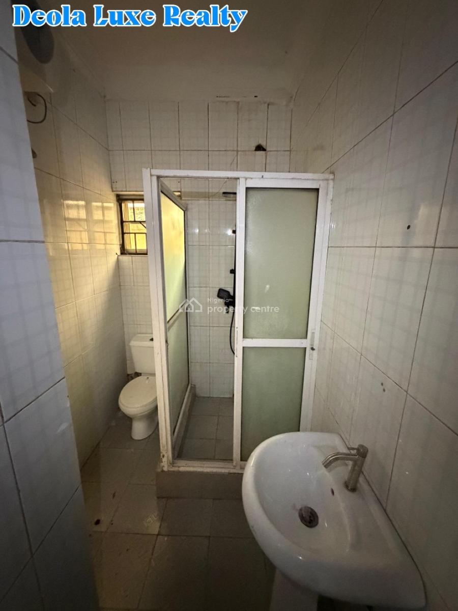 a Nice and Well Maintained 2 Bedrooms Apartment, By Emma Abimbola, Lekki Phase 1, Lekki, Lagos, Flat / Apartment for Rent