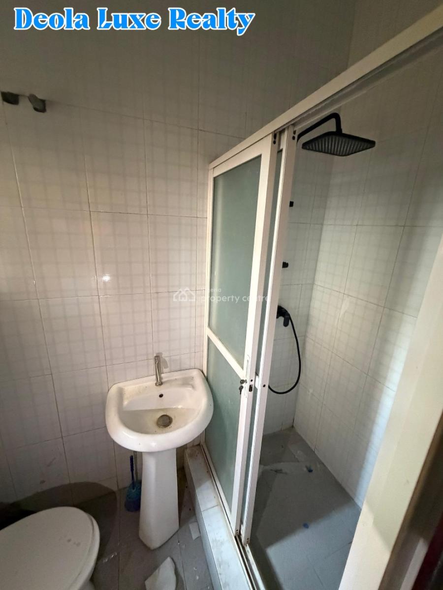 a Nice and Well Maintained 2 Bedrooms Apartment, By Emma Abimbola, Lekki Phase 1, Lekki, Lagos, Flat / Apartment for Rent