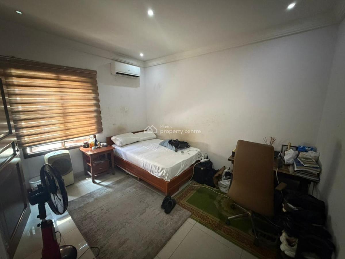 Spacious Room Upstairs with a Fitted Shared Kitchen, Lekki Phase 1, Lekki, Lagos, Self Contain (single Rooms) for Rent