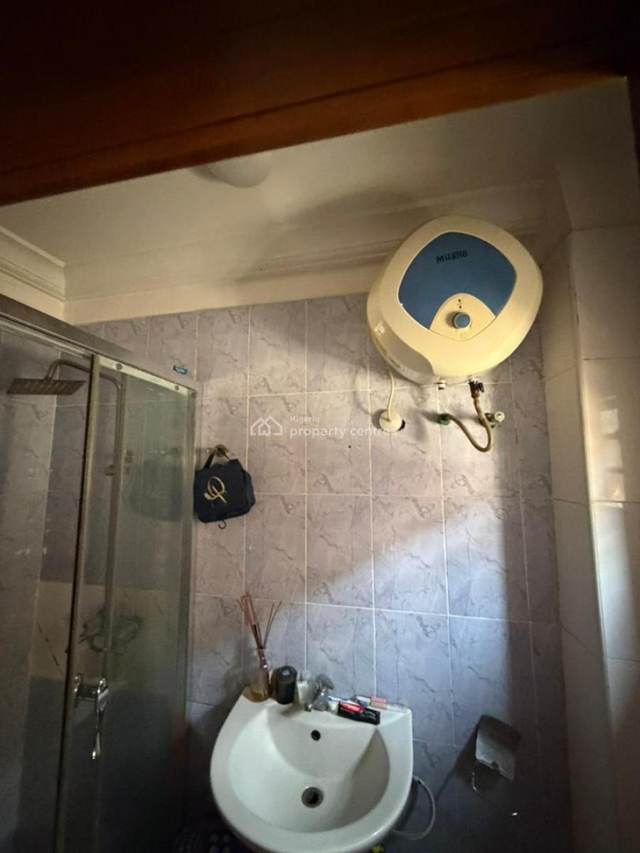 Spacious Room Upstairs with a Fitted Shared Kitchen, Lekki Phase 1, Lekki, Lagos, Self Contain (single Rooms) for Rent