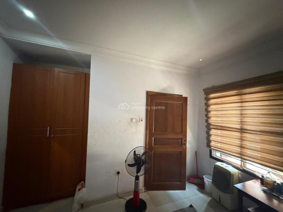 Spacious Room Upstairs with a Fitted Shared Kitchen, Lekki Phase 1, Lekki, Lagos, Self Contain (single Rooms) for Rent