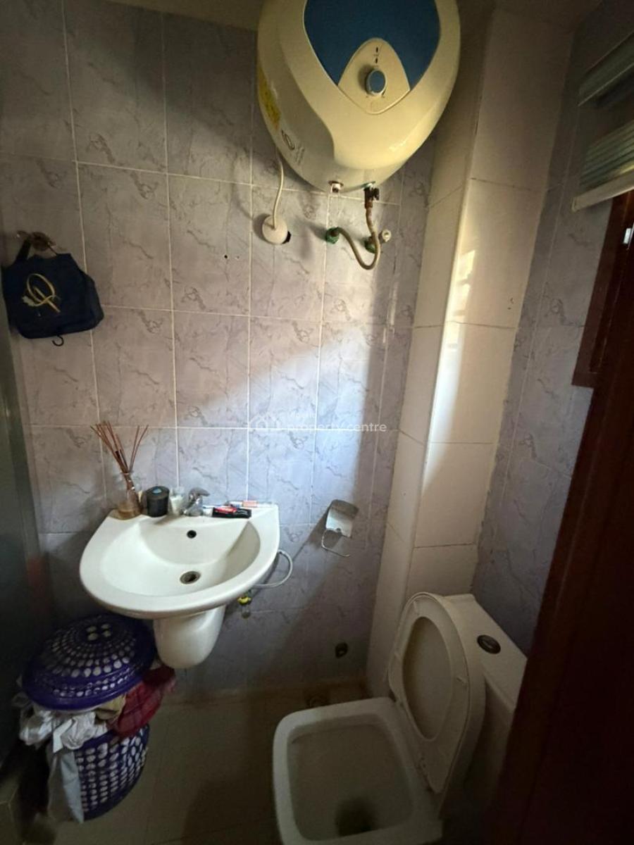 Spacious Room Upstairs with a Fitted Shared Kitchen, Lekki Phase 1, Lekki, Lagos, Self Contain (single Rooms) for Rent
