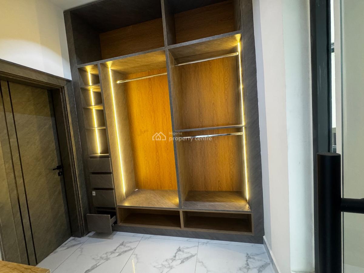 Experience Comfort, Style, and Functionality in This 5 Bedrooms Duple., Utako, Abuja, Terraced Duplex for Sale