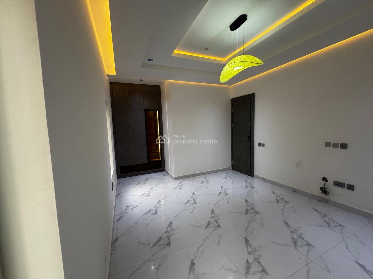 Experience Comfort, Style, and Functionality in This 5 Bedrooms Duple., Utako, Abuja, Terraced Duplex for Sale