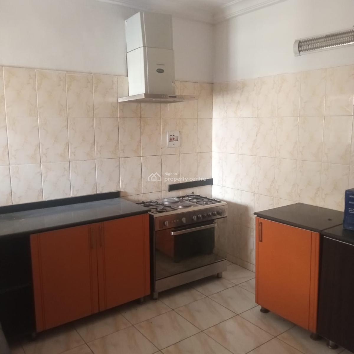Standard 3 Bedroom Apartment with Bq, Lekki Phase 1, Lekki, Lagos, Flat / Apartment for Rent
