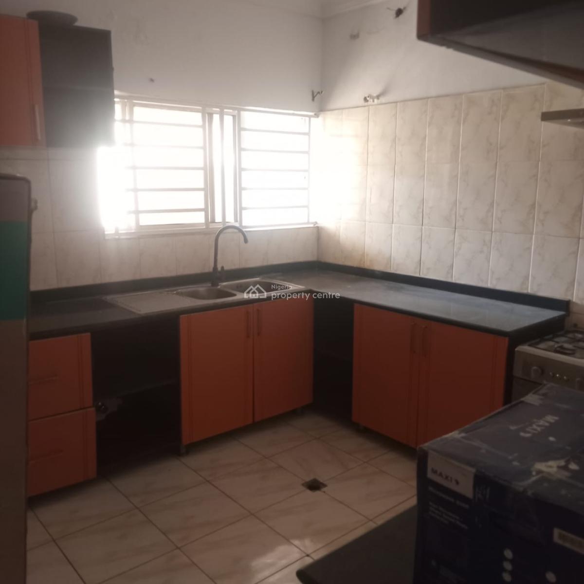 Standard 3 Bedroom Apartment with Bq, Lekki Phase 1, Lekki, Lagos, Flat / Apartment for Rent