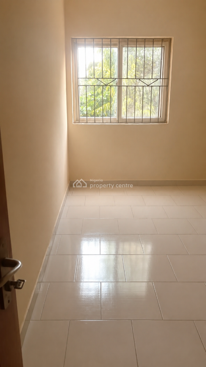 a Nice Room in a Shared Apartment, Off Alaguntun, Ilaje, Ajah, Lagos, Self Contain (single Rooms) for Rent
