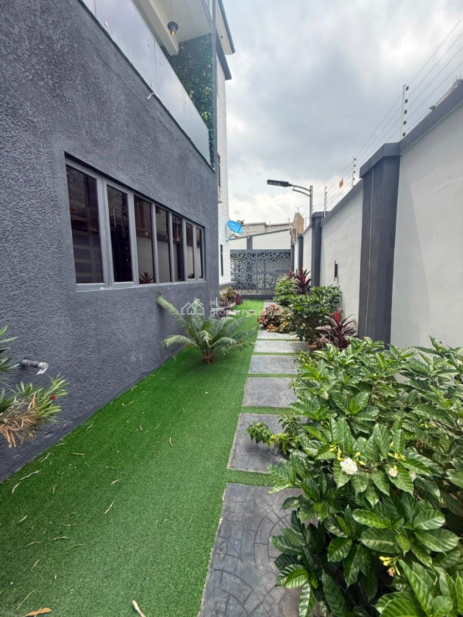 6bedroom Fully Detached Duplex with 2rooms Bq &sitting Rooms, Guzape, Guzape District, Abuja, Detached Duplex for Sale