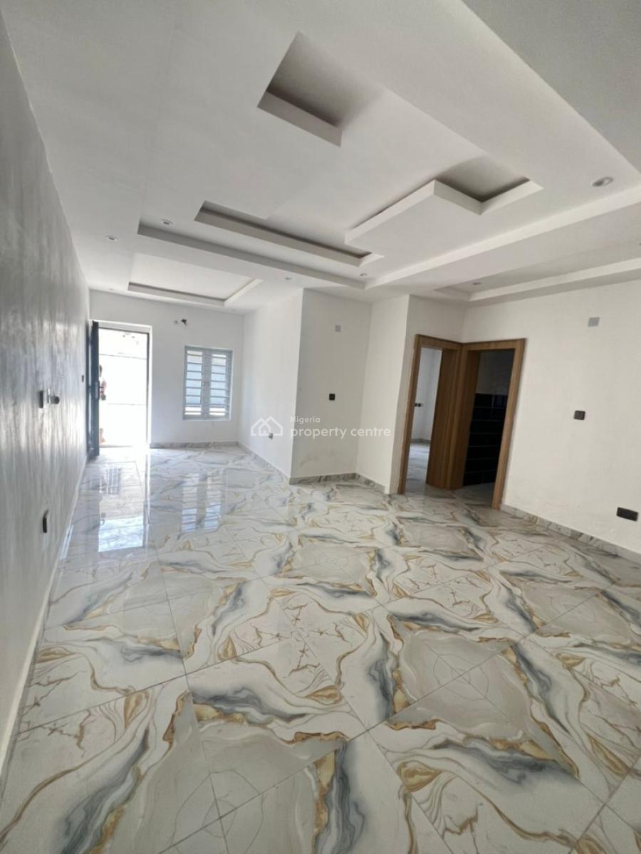 2 Bedroom Flat for Distress, Nee Road Adjacent Chevron, Lekki Expressway, Lekki, Lagos, Block of Flats for Sale