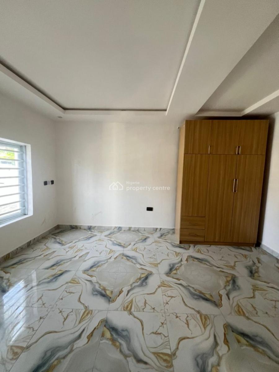 2 Bedroom Flat for Distress, Nee Road Adjacent Chevron, Lekki Expressway, Lekki, Lagos, Block of Flats for Sale