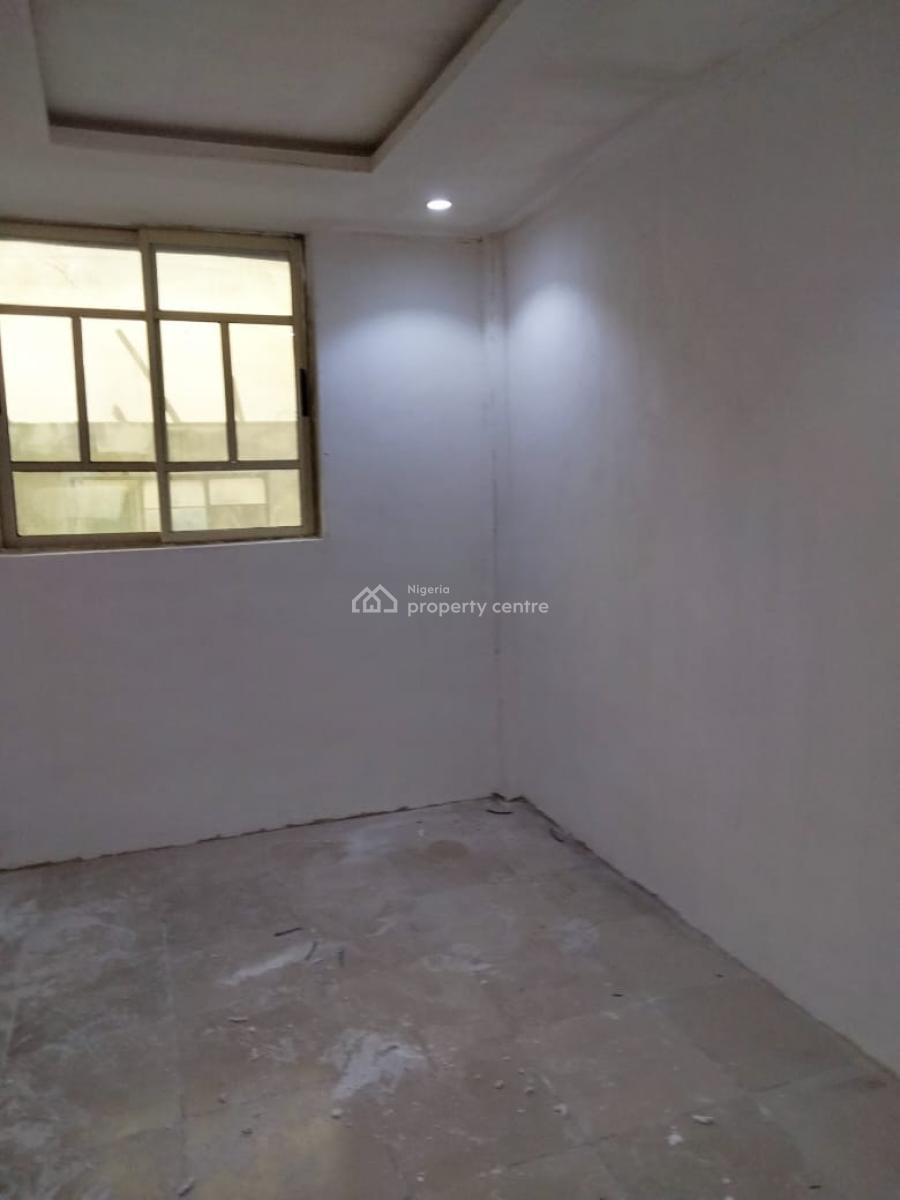 Nice 2 Bedroom Apartment, Ebute Metta West, Yaba, Lagos, Flat / Apartment for Rent