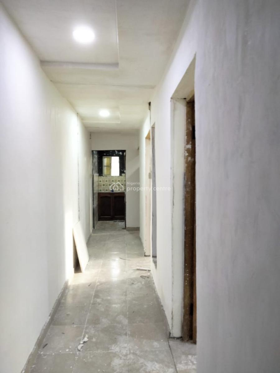 Nice 2 Bedroom Apartment, Ebute Metta West, Yaba, Lagos, Flat / Apartment for Rent