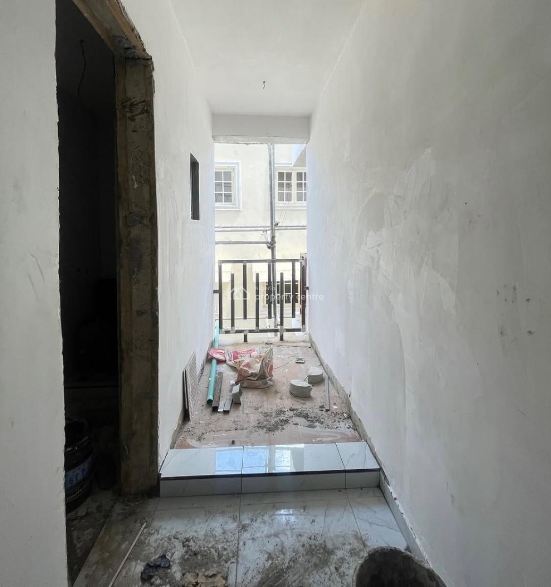 Lovely 2 Bedroom Apartment with Bq, Lekki Phase 1, Lekki Phase 1, Lekki, Lagos, Block of Flats for Sale