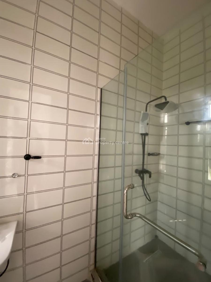 Well-built 2 Bedroom Apartment with Swimming Pool & Gym, Ajah, Lagos, Flat / Apartment for Sale