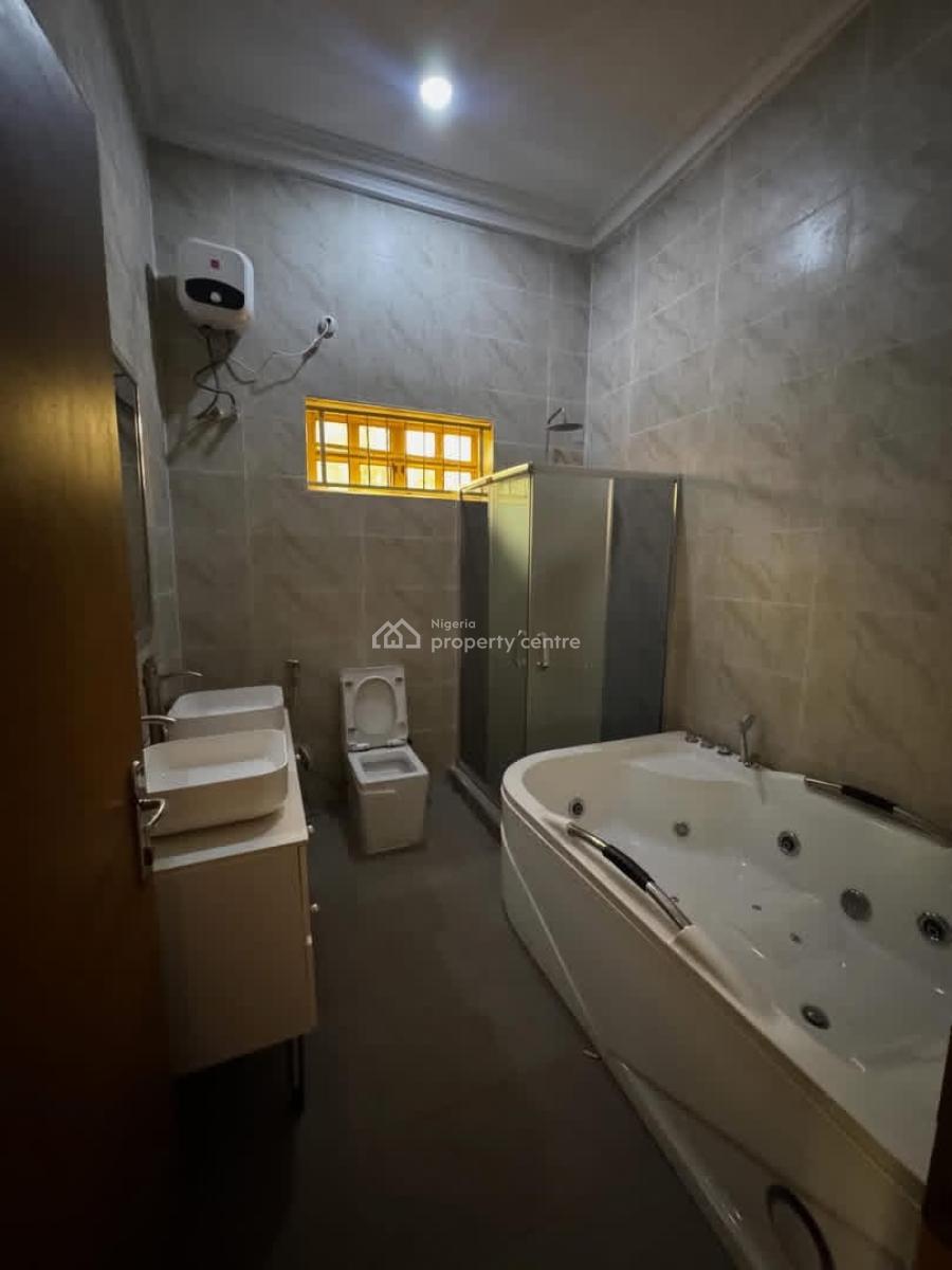 Luxurious 4 Bedroom Serviced Apartment,bq,pool,gym, 24/7 Services, Serene Neighborhood Inside a Gated Community, Maitama District, Abuja, Flat / Apartment for Rent