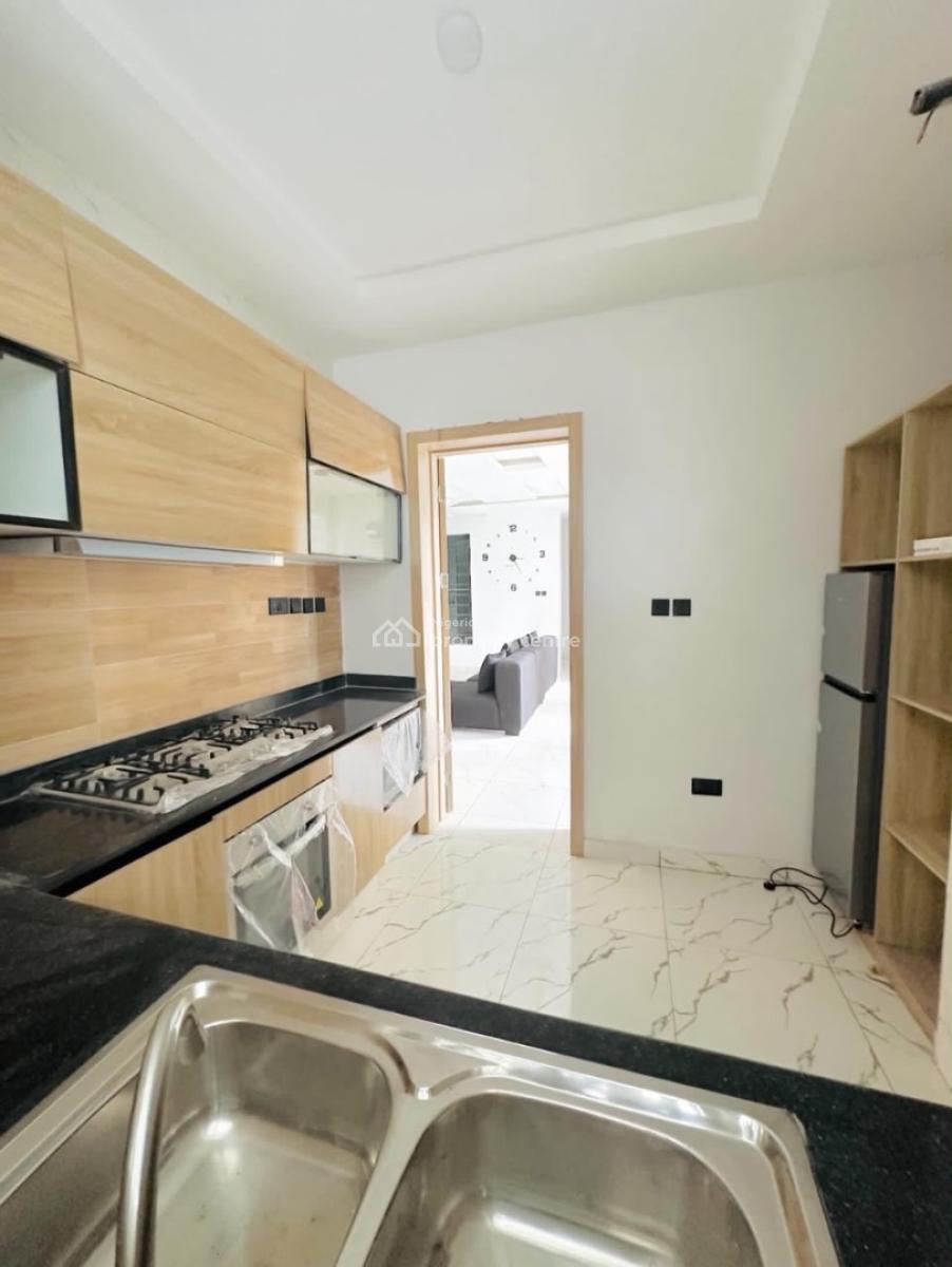 Distress 2bedroom Flat, Ologolo, Ologolo, Lekki, Lagos, Flat / Apartment for Sale