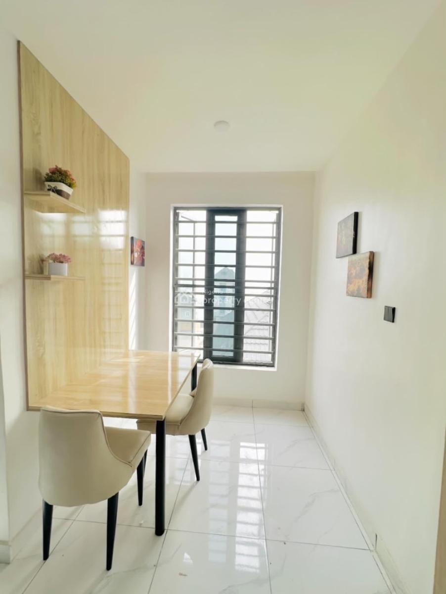 Distress 2bedroom Flat, Ologolo, Ologolo, Lekki, Lagos, Flat / Apartment for Sale