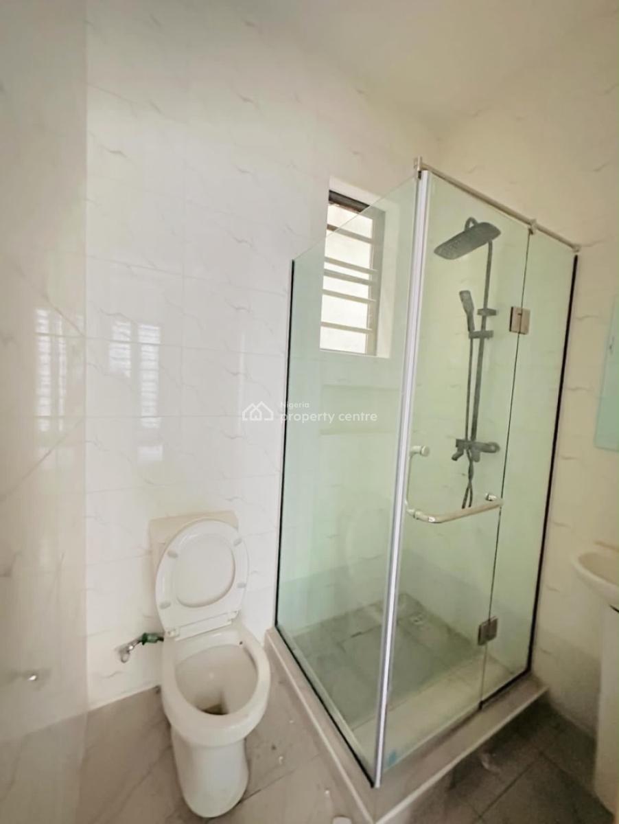 Distress 2bedroom Flat, Ologolo, Ologolo, Lekki, Lagos, Flat / Apartment for Sale