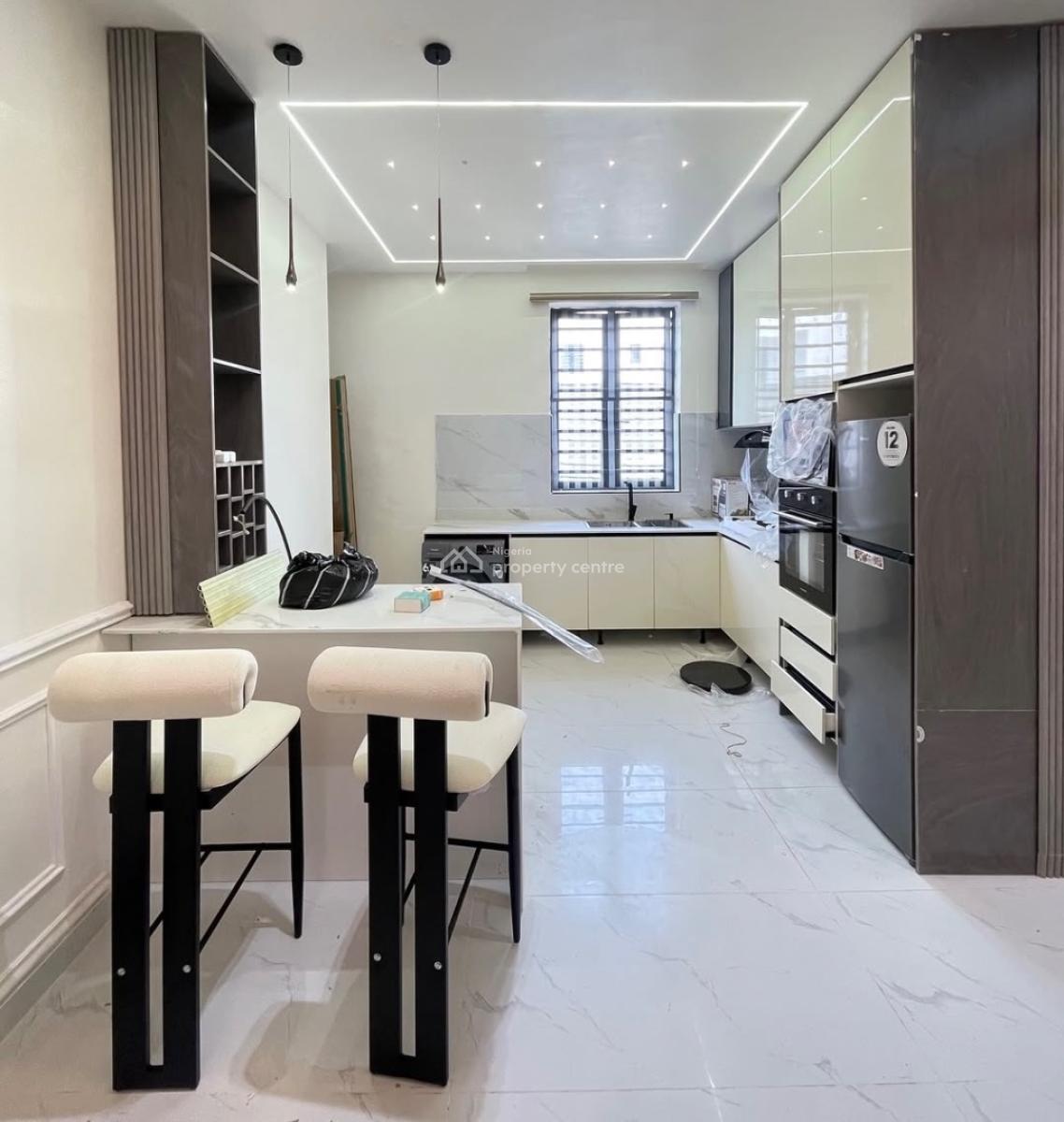 Lovely 3 Bedroom Apartment with Bq, Lekki Phase 1, Lekki Phase 1, Lekki, Lagos, Block of Flats for Sale