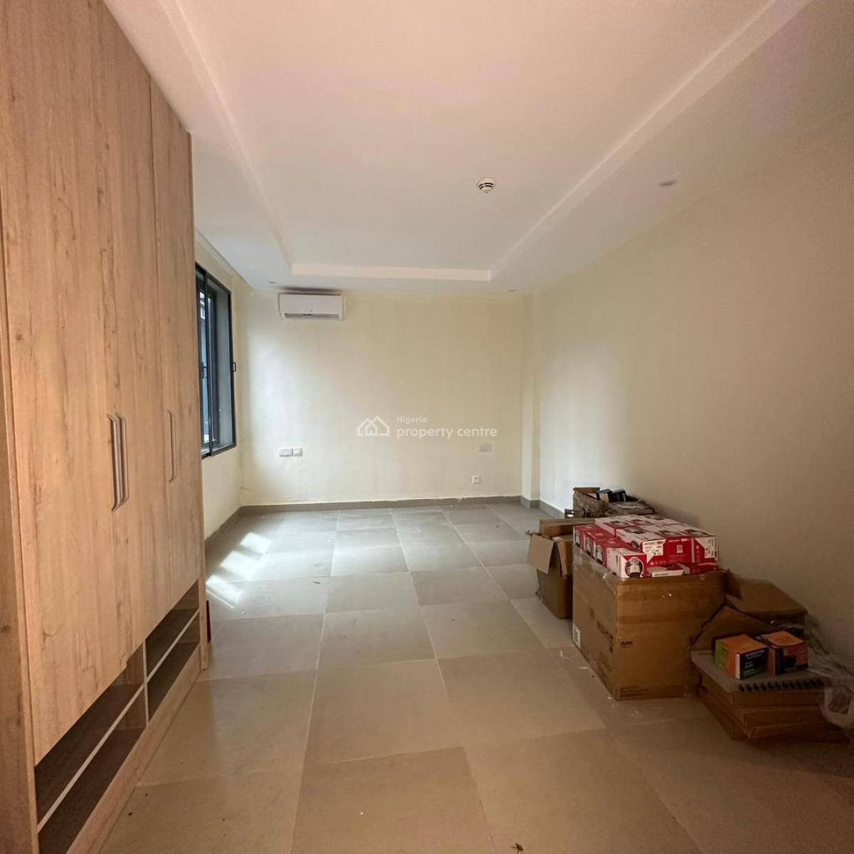 Spacious 2 Bedroom Apartment + Elevator, Swimming Pool and a Gym House, Lekki Phase 1, Lekki, Lagos, Flat / Apartment for Sale