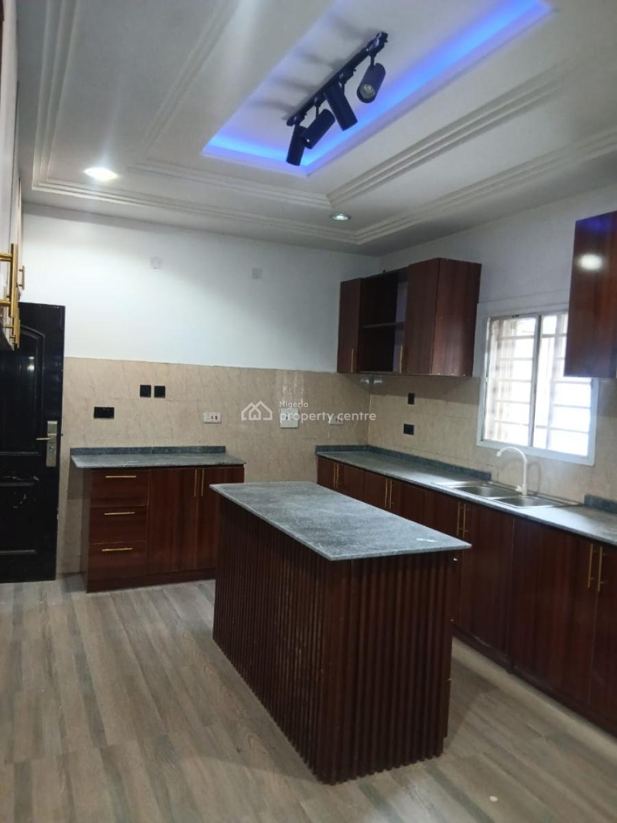 Four(4] Bedrooms Penthouse Apartment, Phase 4, T-pumpy Estate, Lugbe District Abuja, Lugbe District, Abuja, Flat / Apartment for Rent