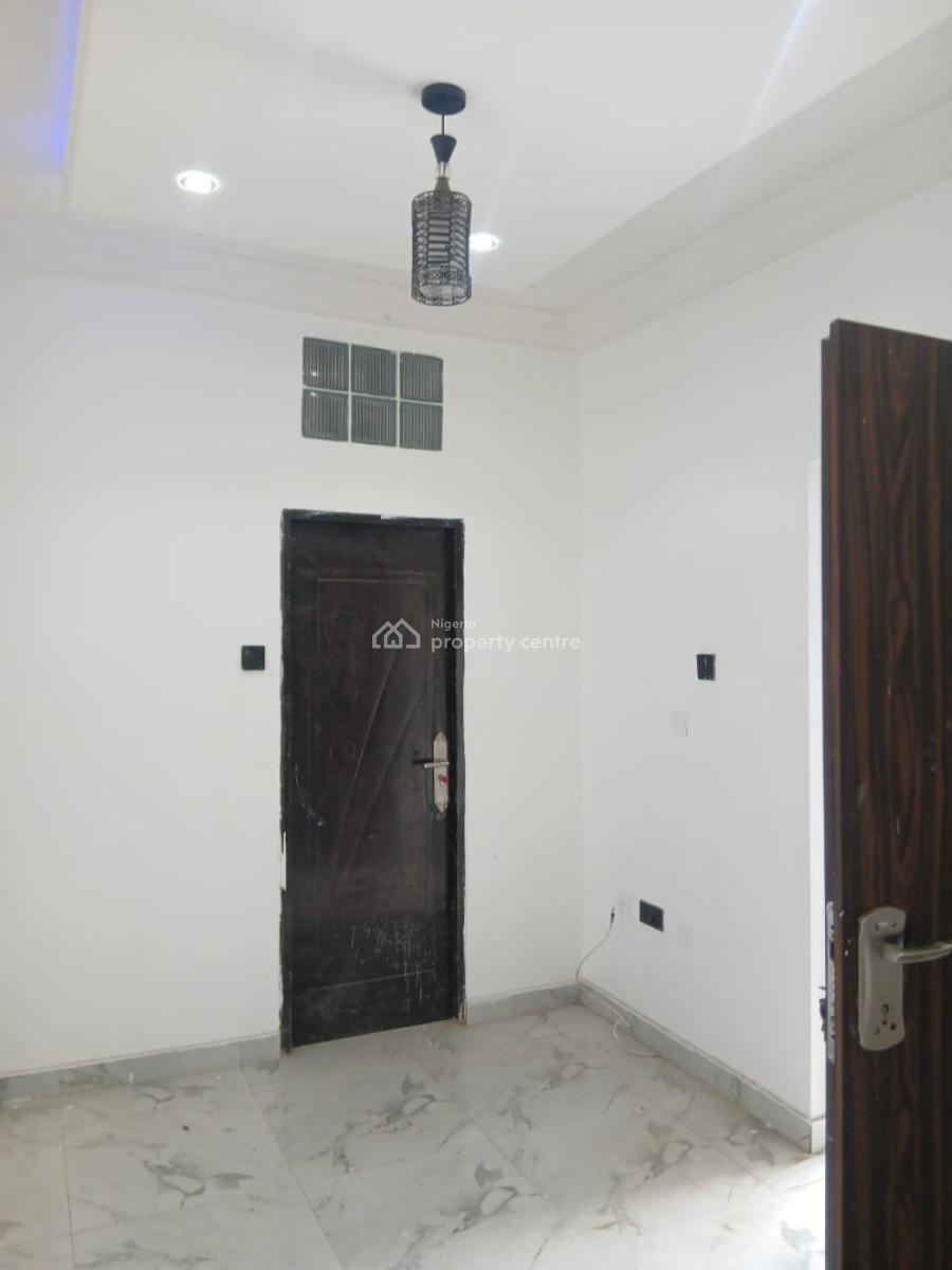 Four(4] Bedrooms Penthouse Apartment, Phase 4, T-pumpy Estate, Lugbe District Abuja, Lugbe District, Abuja, Flat / Apartment for Rent
