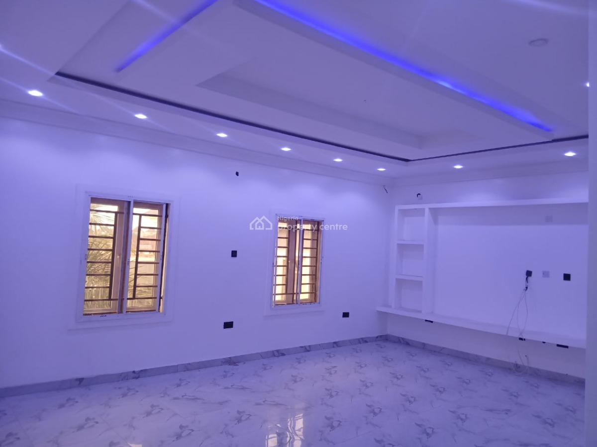 Four(4] Bedrooms Penthouse Apartment, Phase 4, T-pumpy Estate, Lugbe District Abuja, Lugbe District, Abuja, Flat / Apartment for Rent