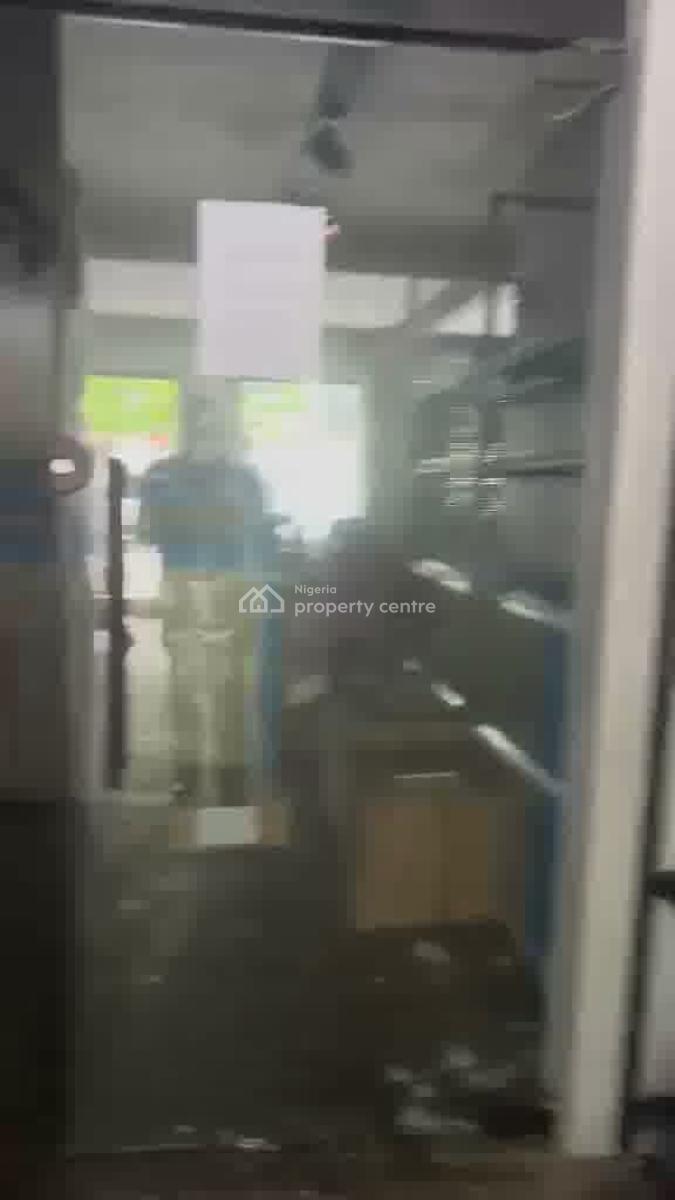Supermarket/ Showroom./office Space Saka Tinubu, Saka Tinubu, Victoria Island (vi), Lagos, Commercial Property for Rent