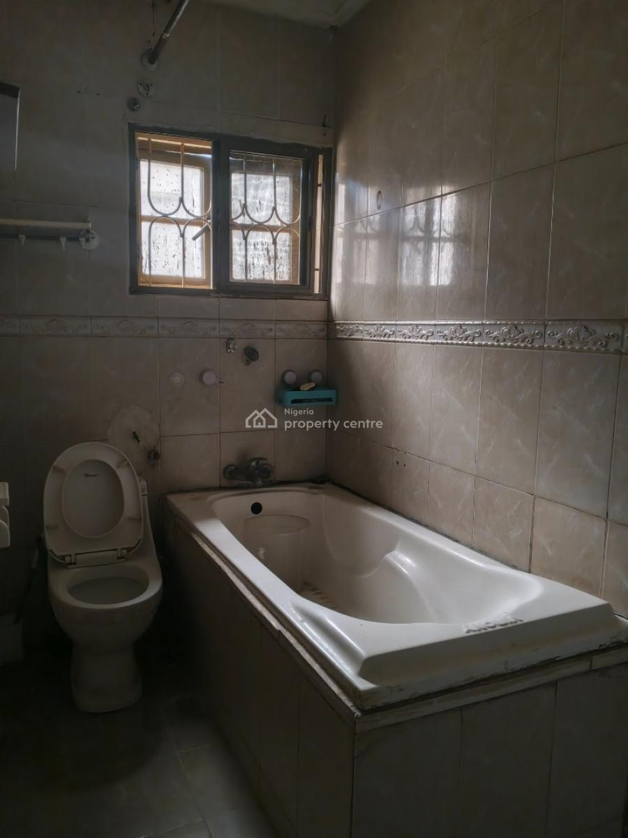Well Renovated 2 Bedroom Apartment, Guzape District, Abuja, Flat / Apartment for Rent