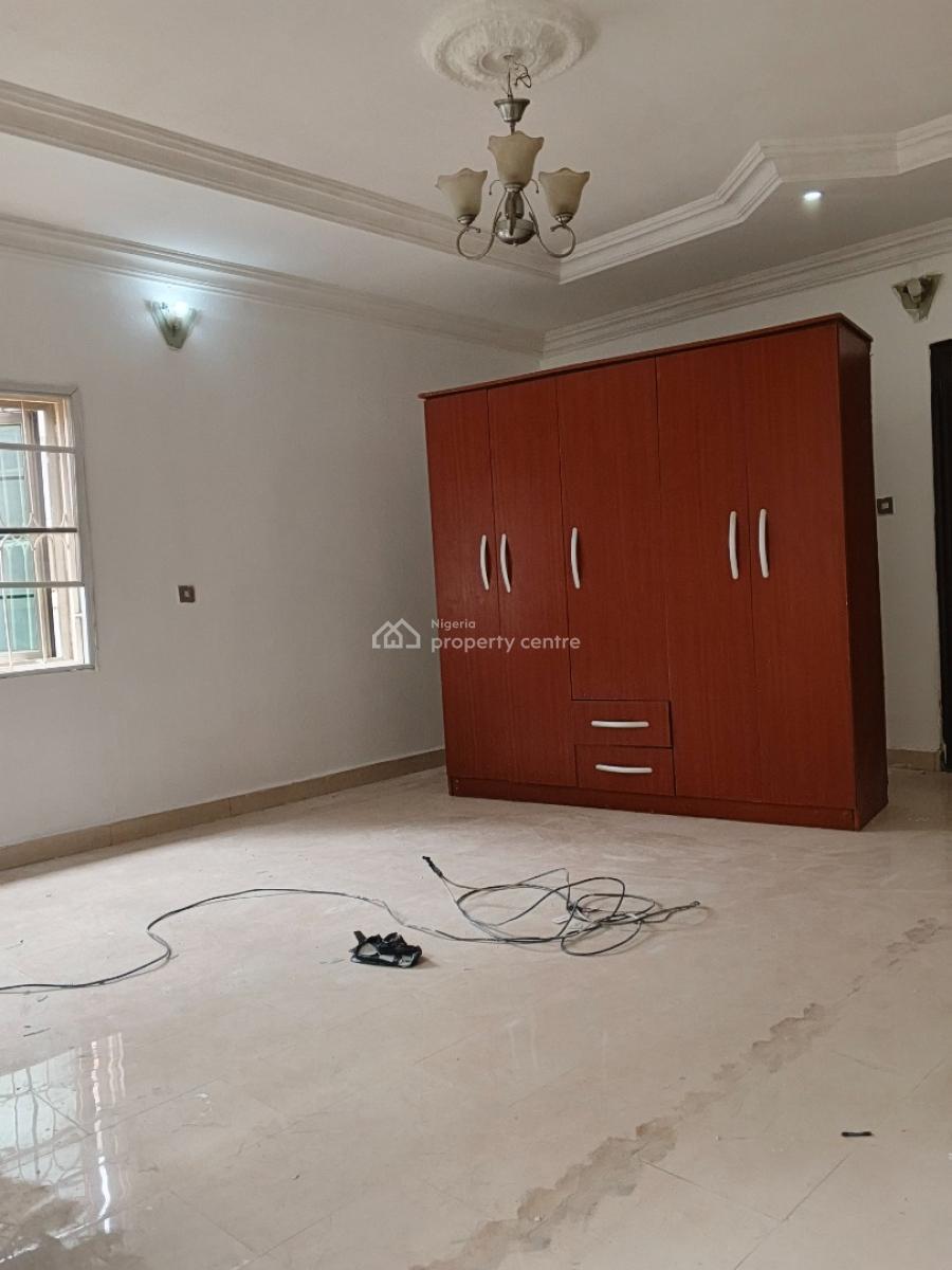 Well Renovated 2 Bedroom Apartment, Guzape District, Abuja, Flat / Apartment for Rent