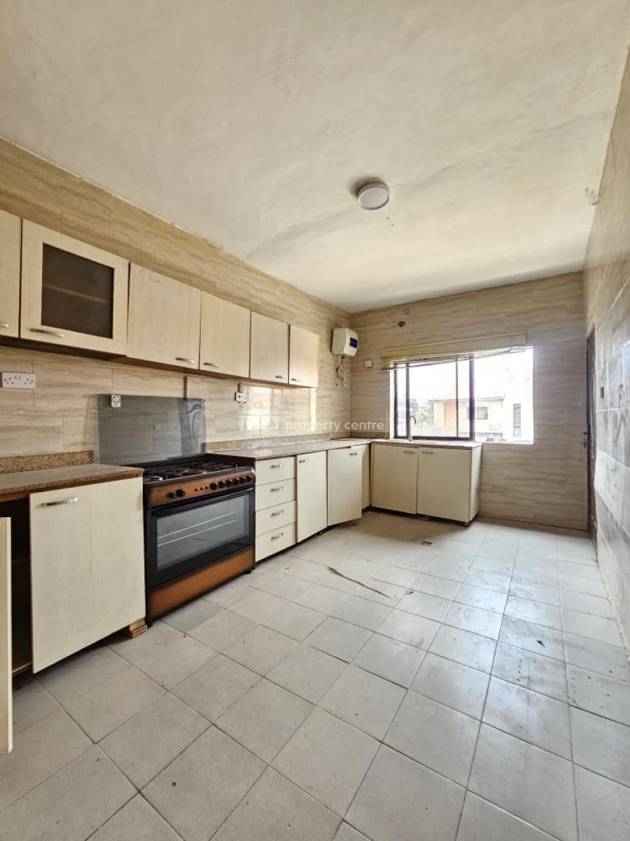 Well Spacious 3 Bedroom Apartment with Bq, Lekki Phase 1, Lekki Phase 1, Lekki, Lagos, Flat / Apartment for Rent