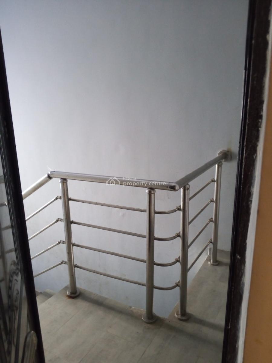 Beautiful 2 Bedroom Apartment Upstairs, Badore Ado Road, Ajah, Lagos, Flat / Apartment for Rent