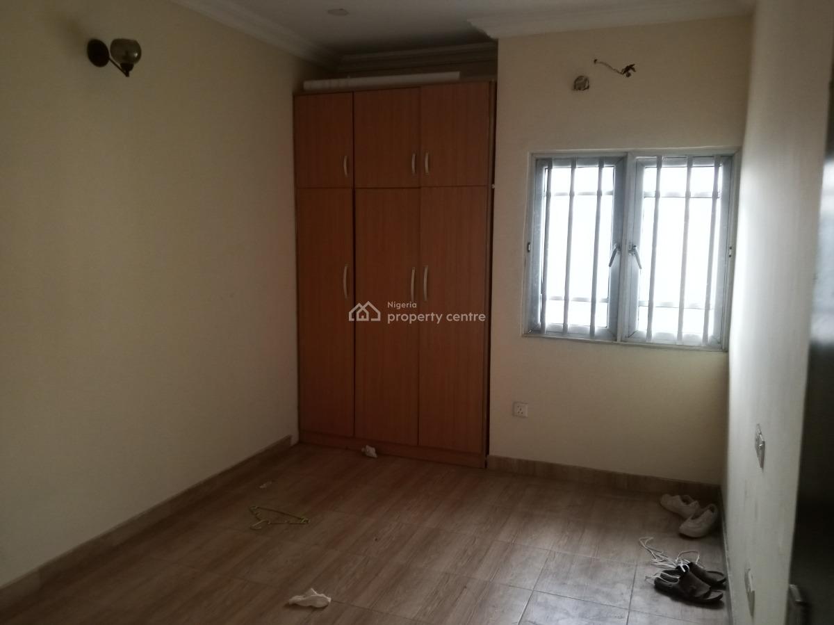 Beautiful 2 Bedroom Apartment Upstairs, Badore Ado Road, Ajah, Lagos, Flat / Apartment for Rent